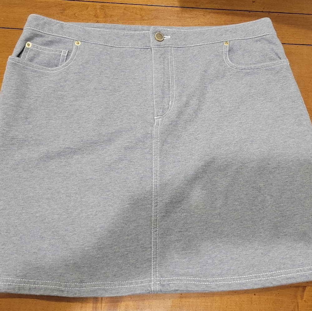 Liz Clainorne New York Large Gray Skirt